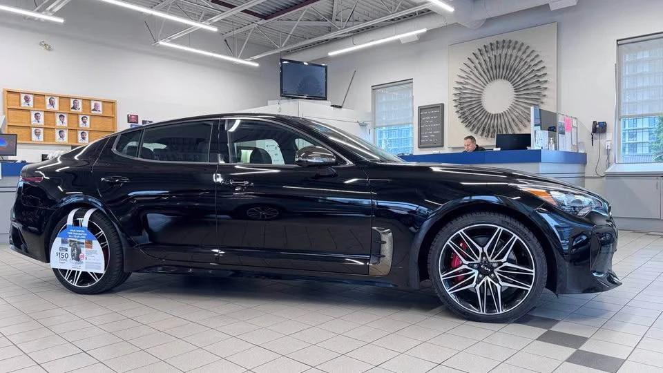 2023 Kia Stinger - Image 8 of 14