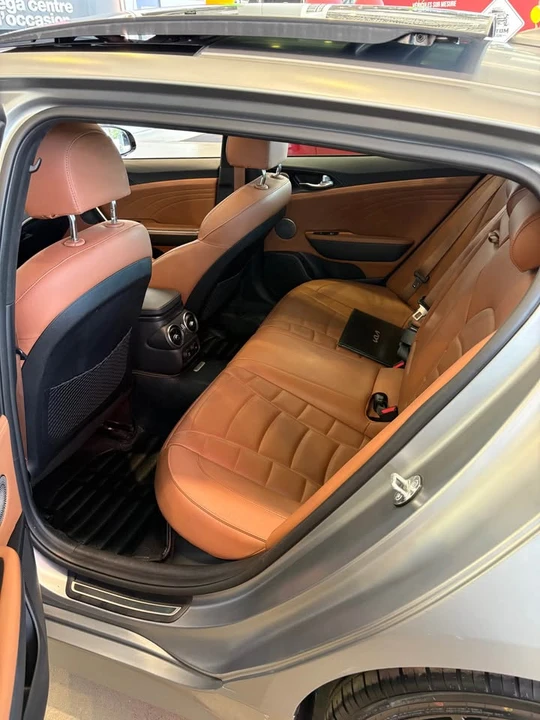 2023 Kia Stinger - Image 7 of 8