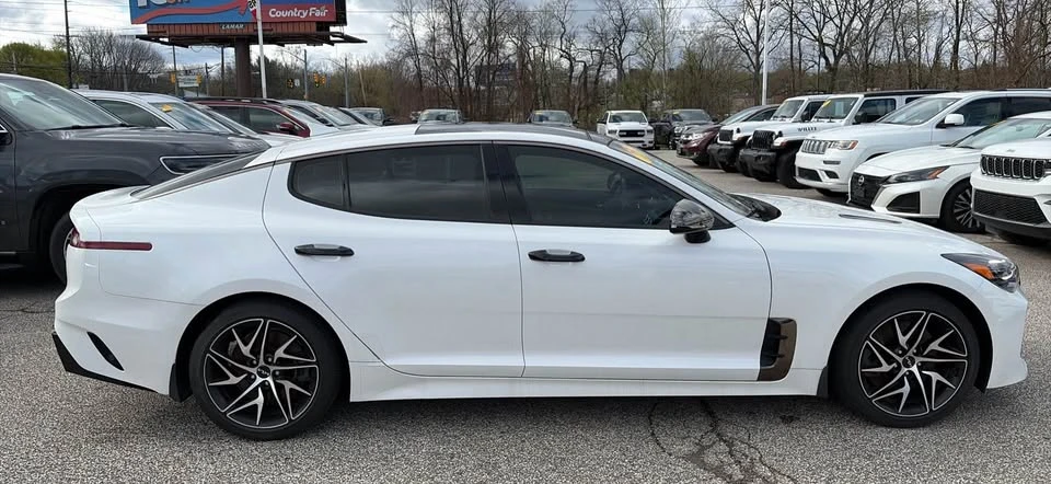 2023 Kia Stinger - Image 4 of 11