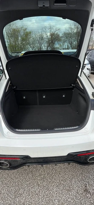 2023 Kia Stinger - Image 7 of 11
