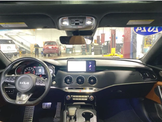 2023 Kia Stinger - Image 6 of 7