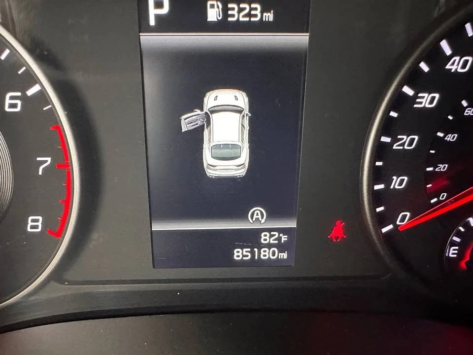 2023 Kia Stinger - Image 11 of 13