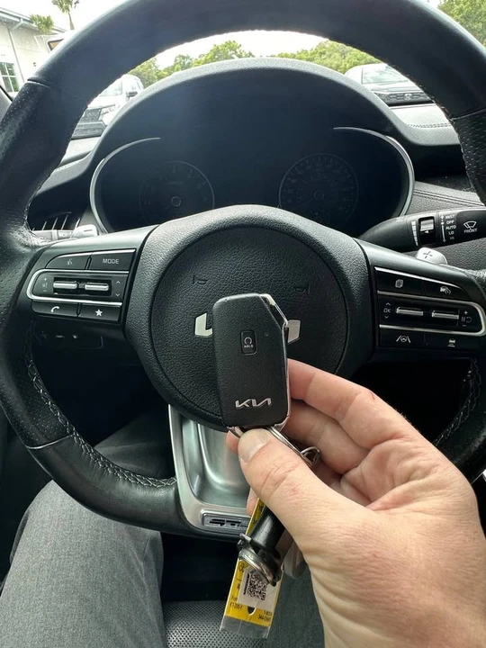 2023 Kia Stinger - Image 12 of 13