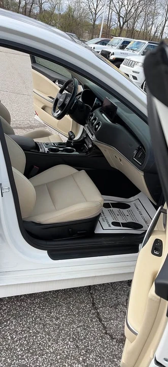 2023 Kia Stinger - Image 9 of 11