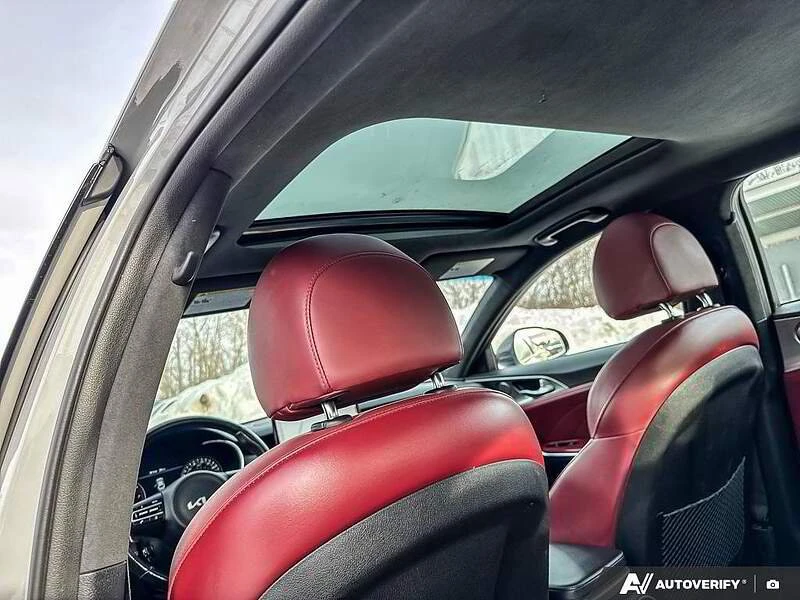 2023 Kia Stinger - Image 17 of 19