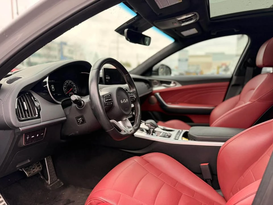 2023 Kia Stinger - Image 8 of 9