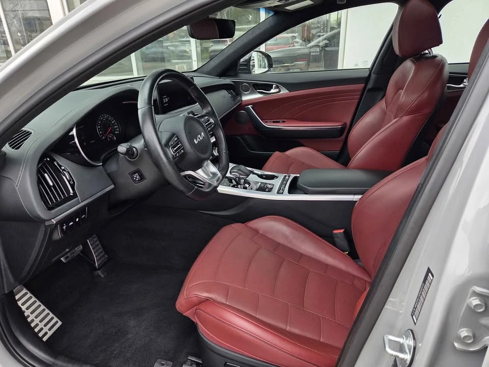 2023 Kia Stinger - Image 9 of 19
