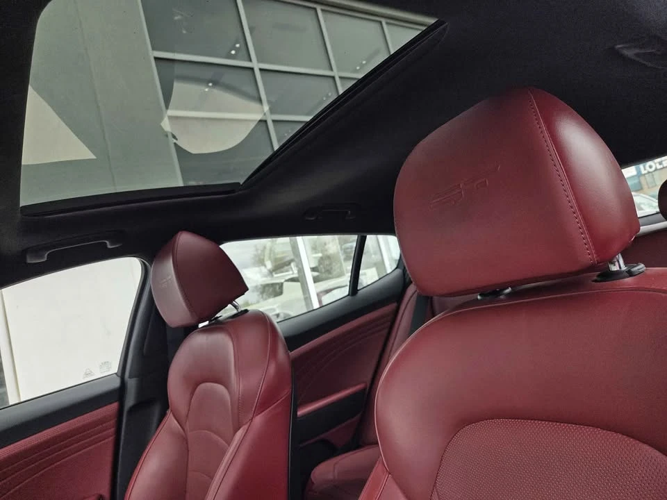 2023 Kia Stinger - Image 10 of 19