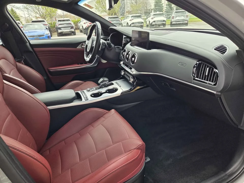 2023 Kia Stinger - Image 16 of 19