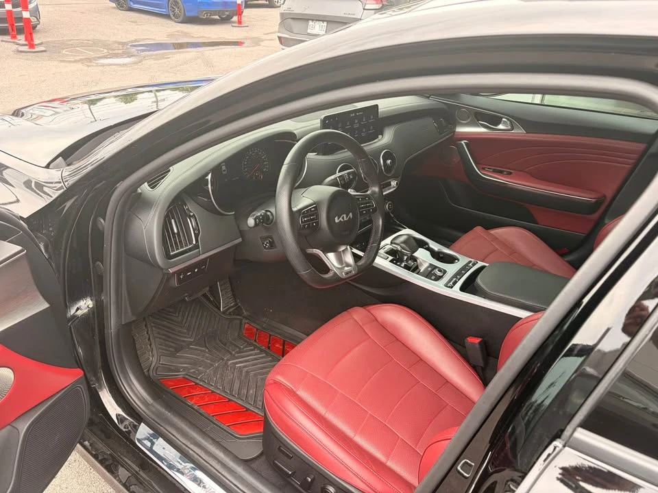 2023 Kia Stinger - Image 10 of 16