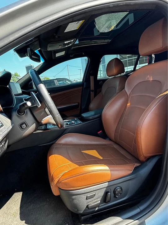 2023 Kia Stinger - Image 7 of 9
