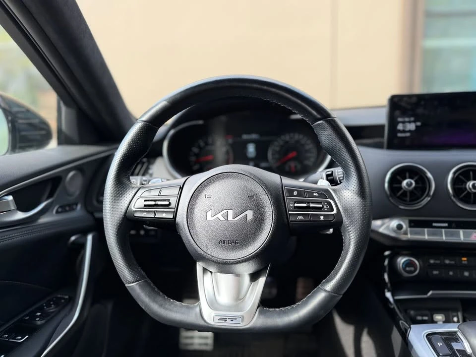 2023 Kia Stinger - Image 11 of 21