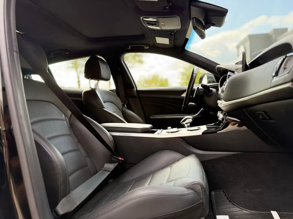 2023 Kia Stinger - Image 9 of 21