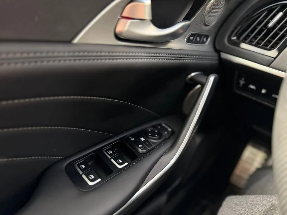 2023 Kia Stinger - Image 14 of 21