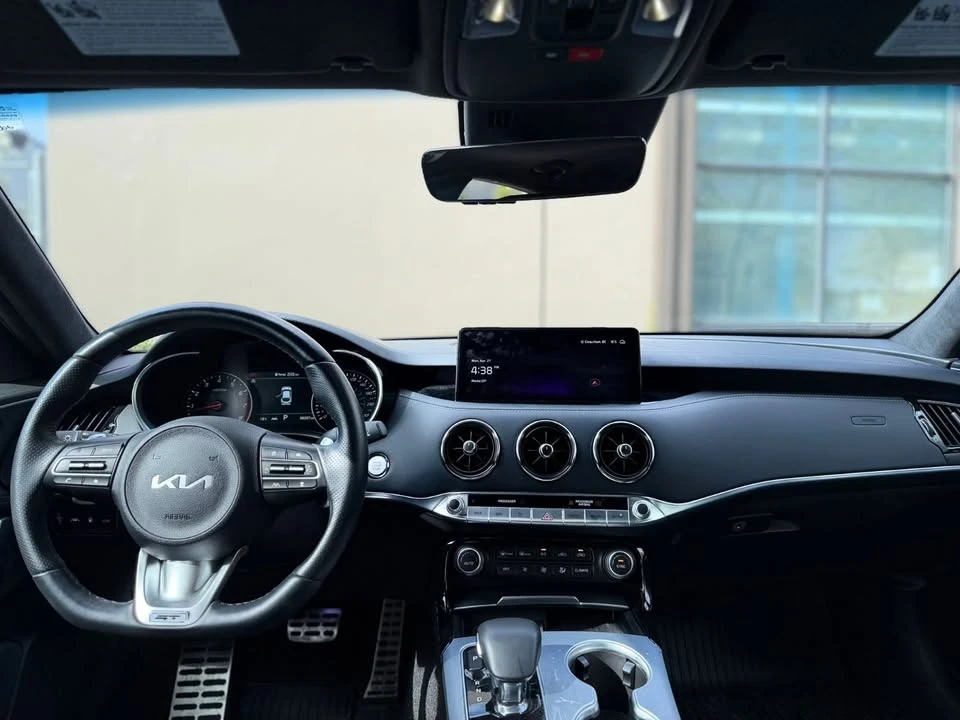 2023 Kia Stinger - Image 10 of 21