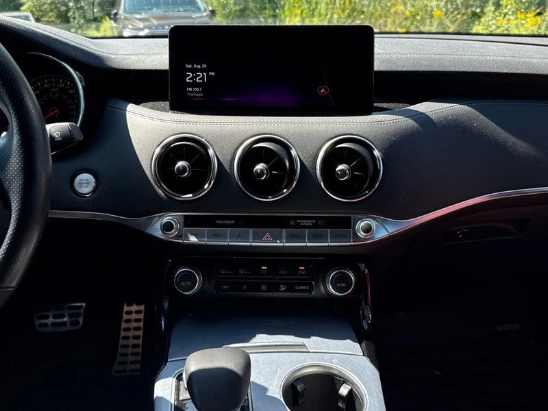 2023 Kia Stinger GT - Image 11 of 18