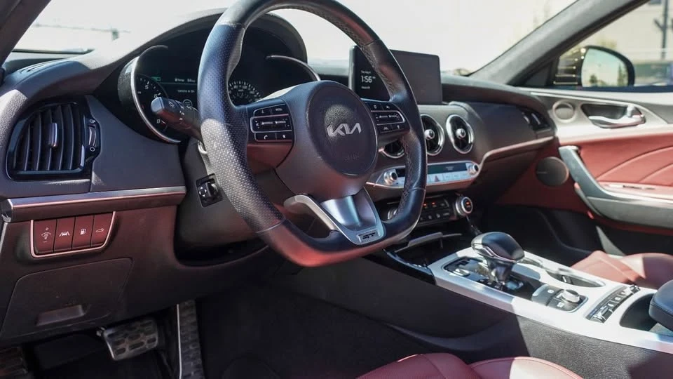 2023 Kia Stinger GT - Image 7 of 17
