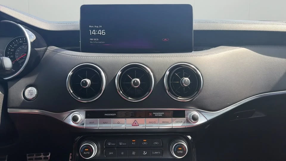2023 Kia Stinger GT - Image 10 of 20