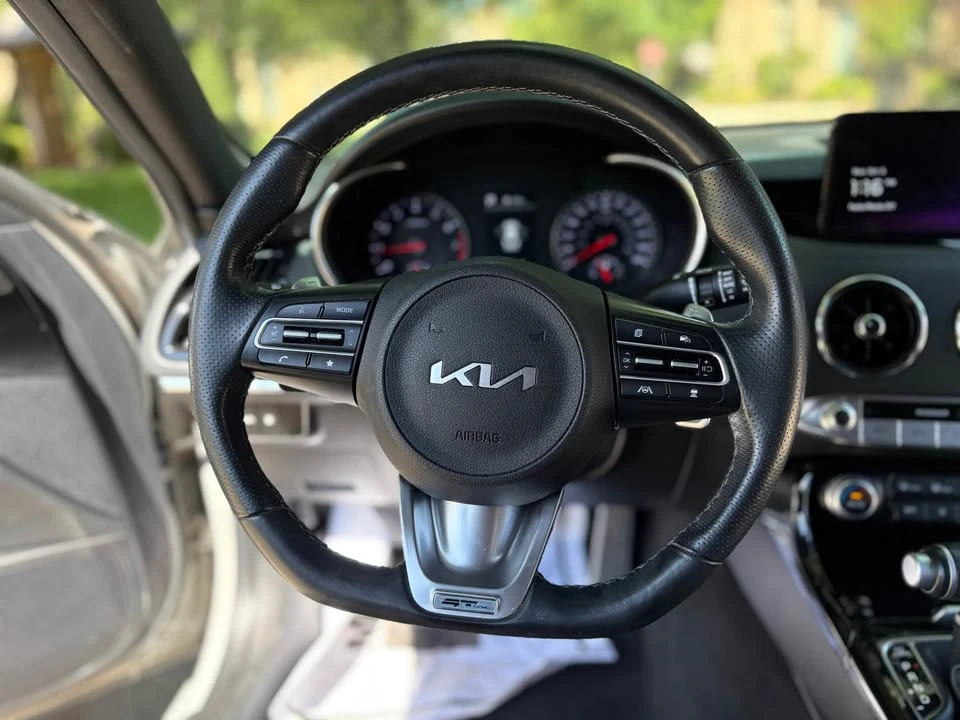 2023 Kia Stinger GT - Image 14 of 16