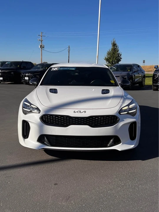 2023 Kia Stinger - Image 2 of 9
