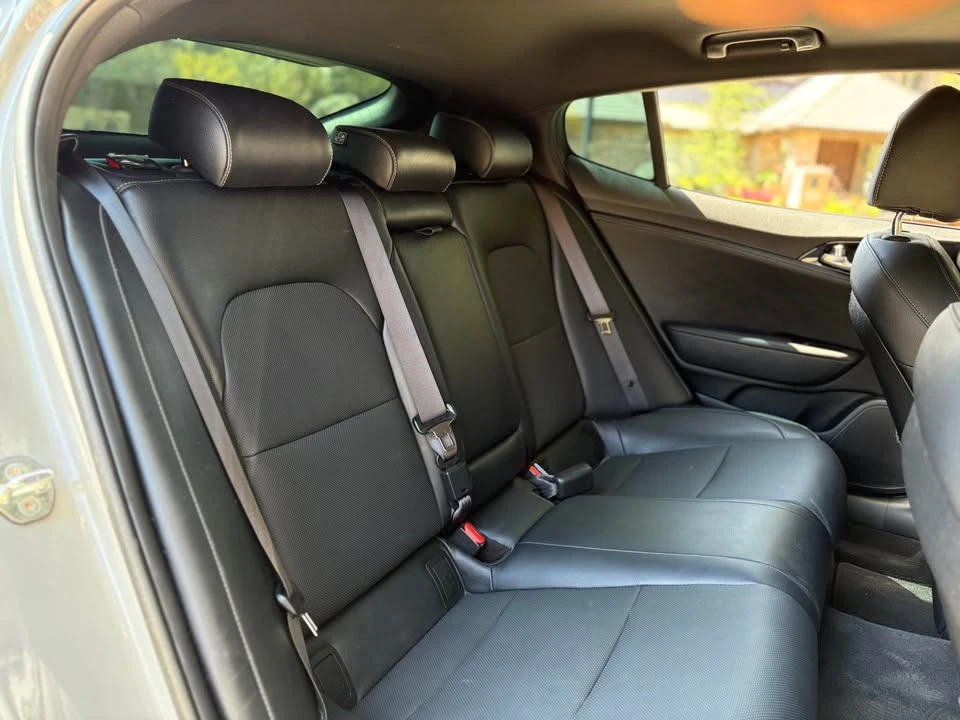2023 Kia Stinger GT - Image 9 of 16