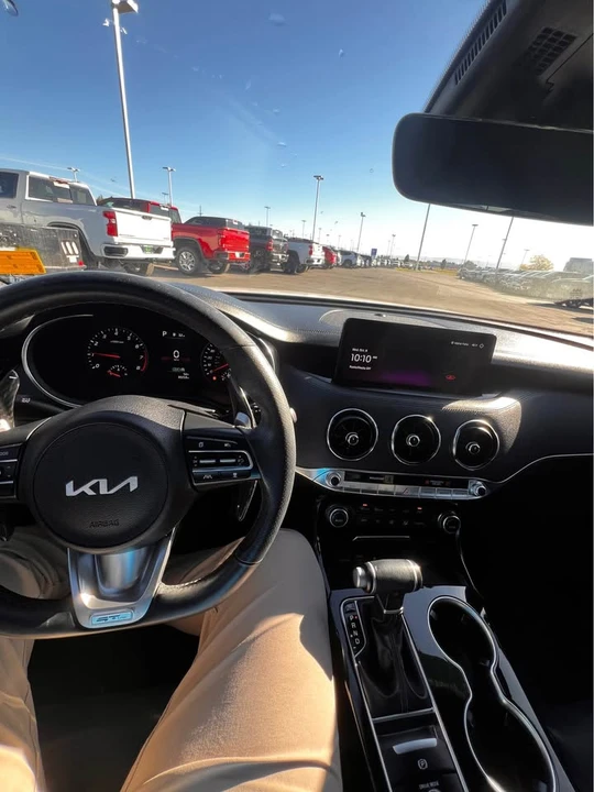 2023 Kia Stinger - Image 8 of 9