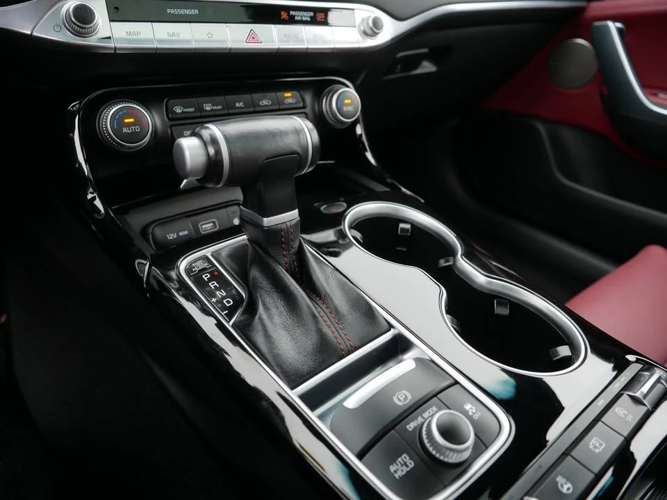 2023 Kia Stinger - Image 16 of 19