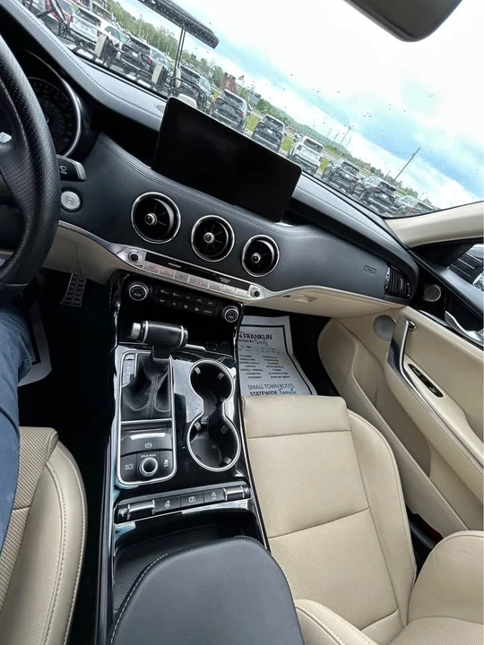 2023 Kia Stinger - Image 14 of 16