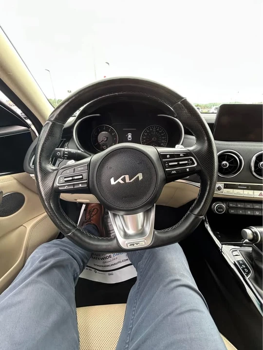 2023 Kia Stinger - Image 13 of 16