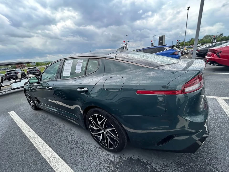 2023 Kia Stinger - Image 9 of 16