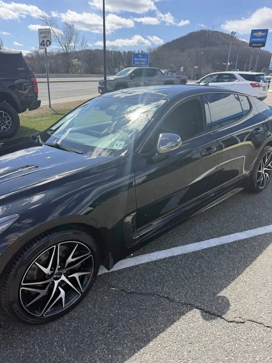2023 Kia Stinger - Image 2 of 11