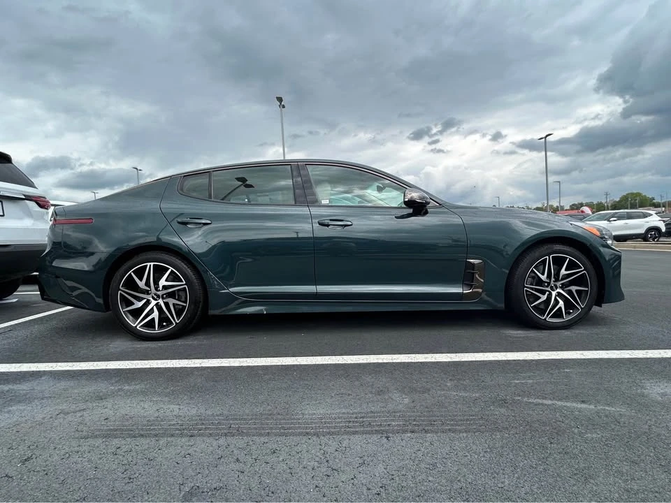 2023 Kia Stinger - Image 5 of 16