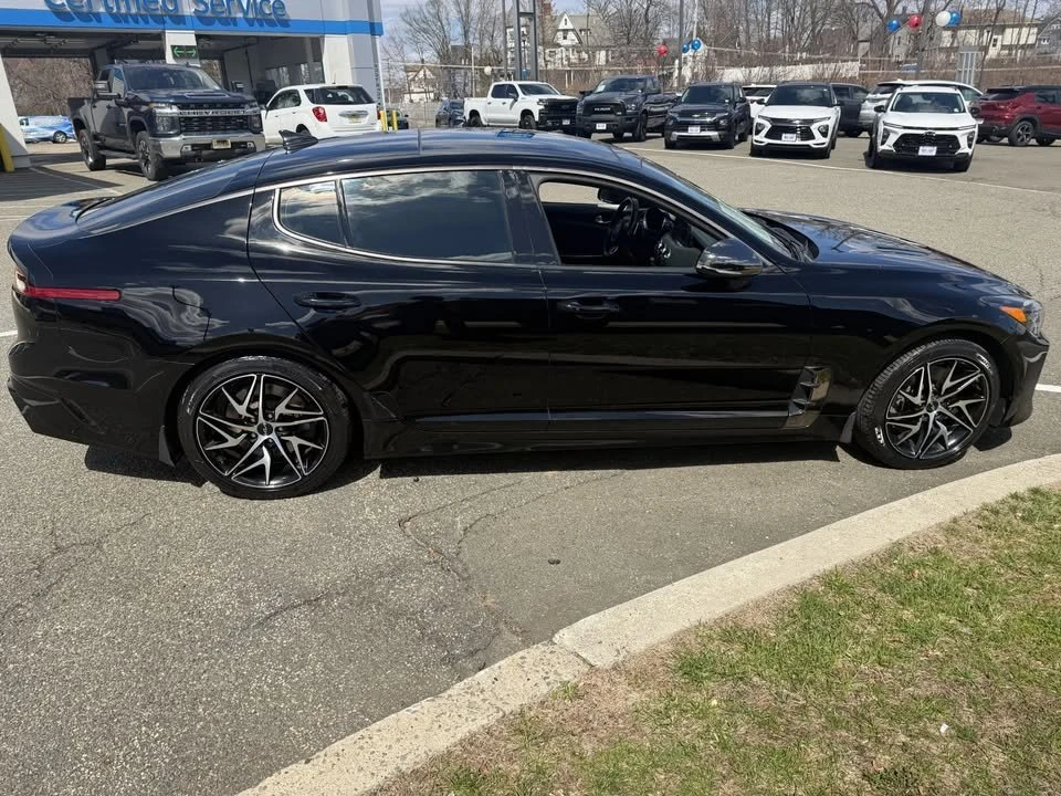 2023 Kia Stinger - Image 10 of 11