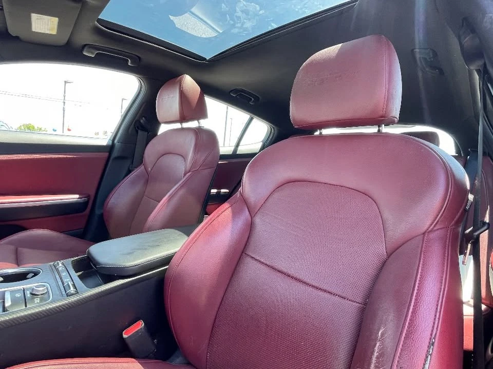 2023 Kia Stinger - Image 17 of 20