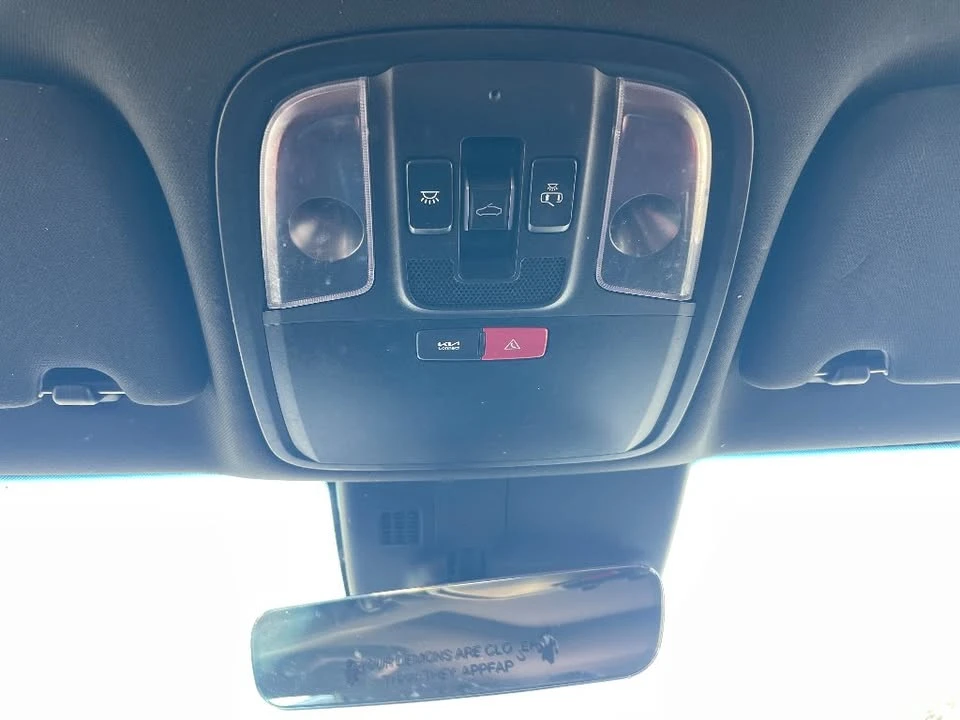 2023 Kia Stinger - Image 15 of 20