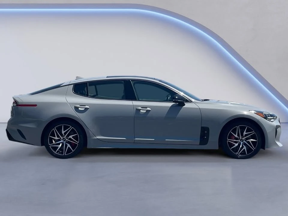 2023 Kia Stinger - Image 2 of 20