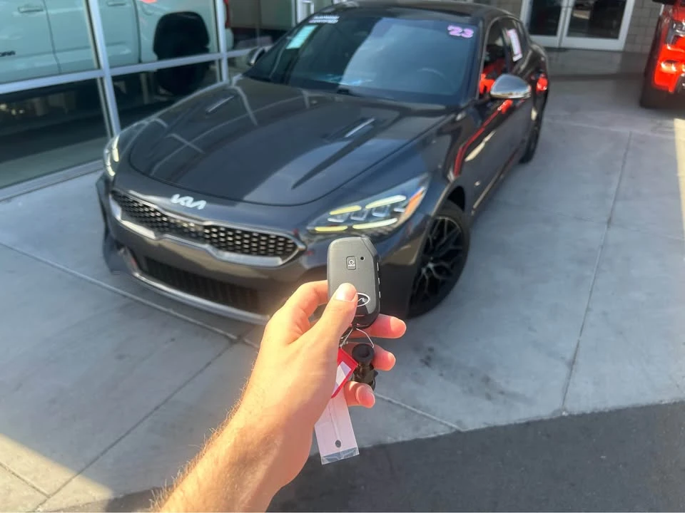 2023 Kia Stinger - Image 2 of 13