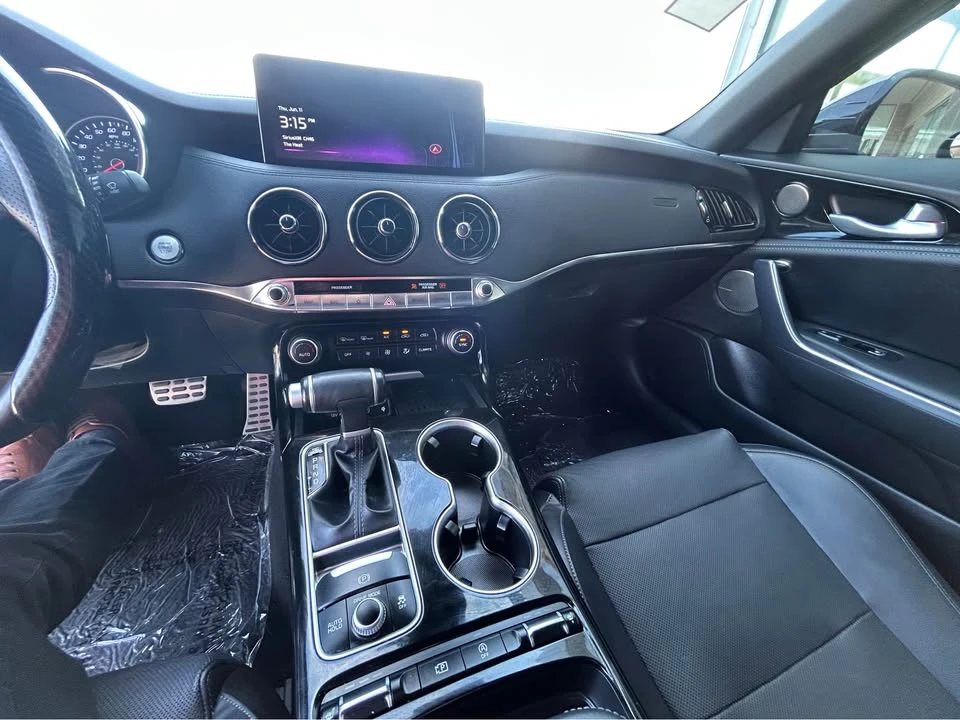 2023 Kia Stinger - Image 10 of 13