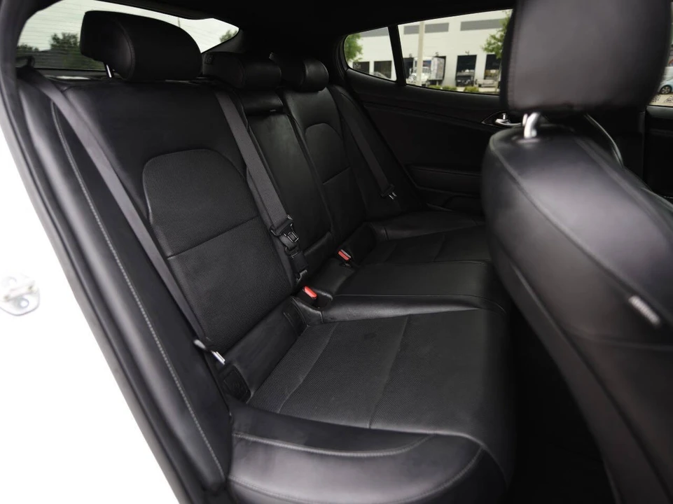 2023 Kia Stinger - Image 15 of 18