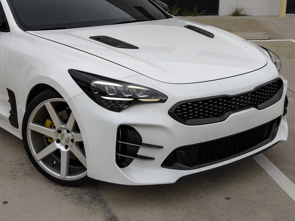 2023 Kia Stinger - Image 2 of 18
