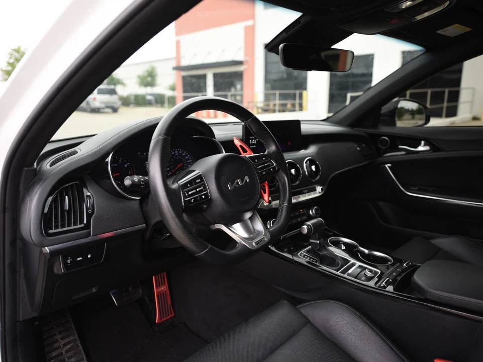 2023 Kia Stinger - Image 12 of 18