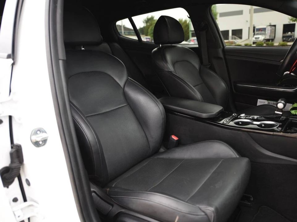 2023 Kia Stinger - Image 16 of 18