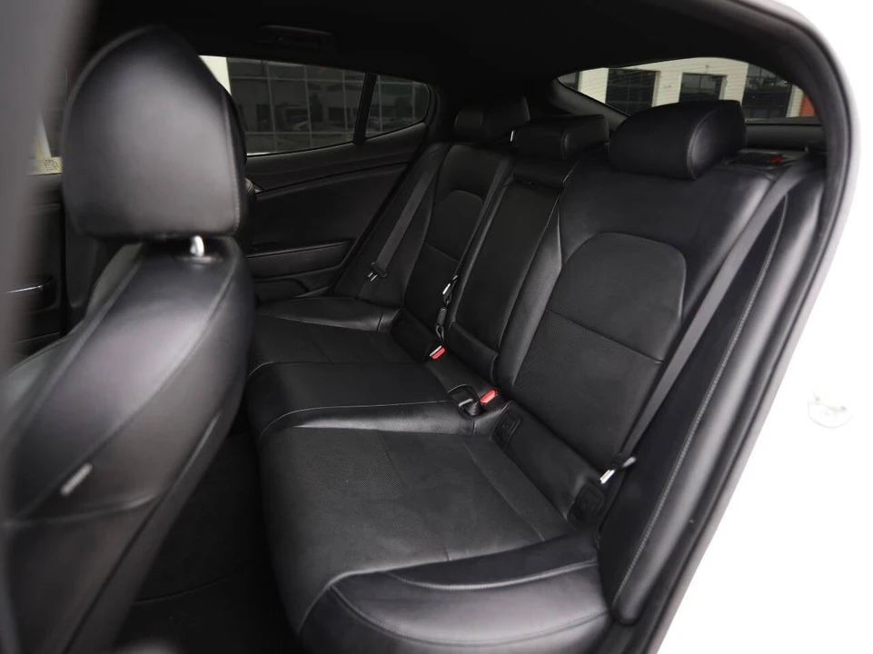 2023 Kia Stinger - Image 14 of 18
