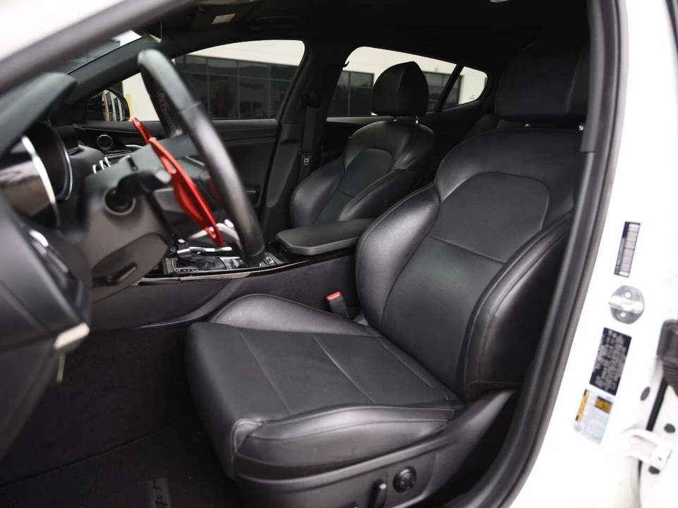 2023 Kia Stinger - Image 13 of 18
