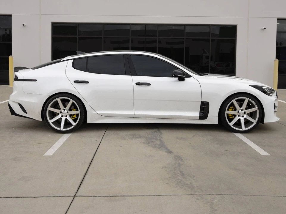 2023 Kia Stinger - Image 11 of 18