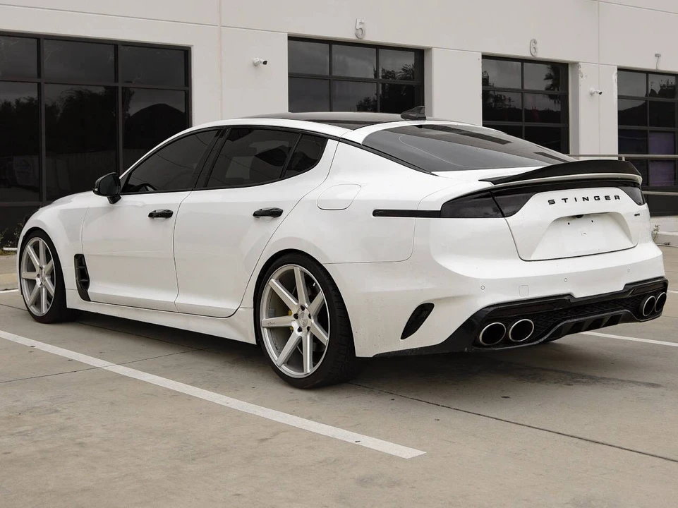 2023 Kia Stinger - Image 8 of 18