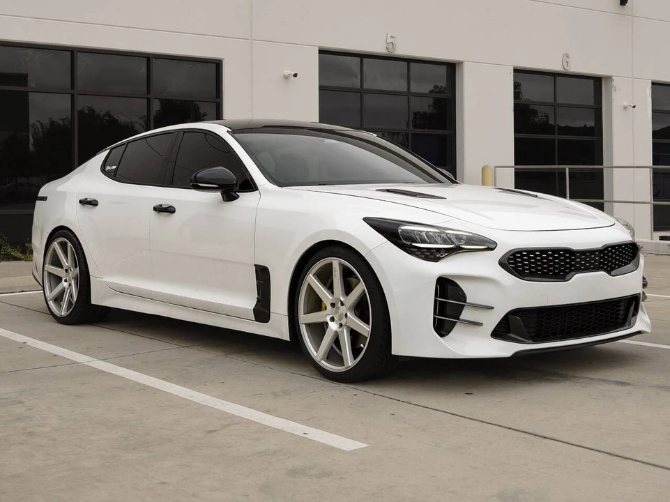2023 Kia Stinger - Image 3 of 18
