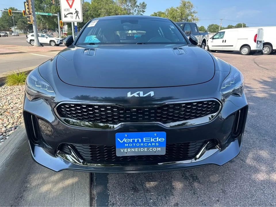 2023 Kia Stinger - Image 2 of 7