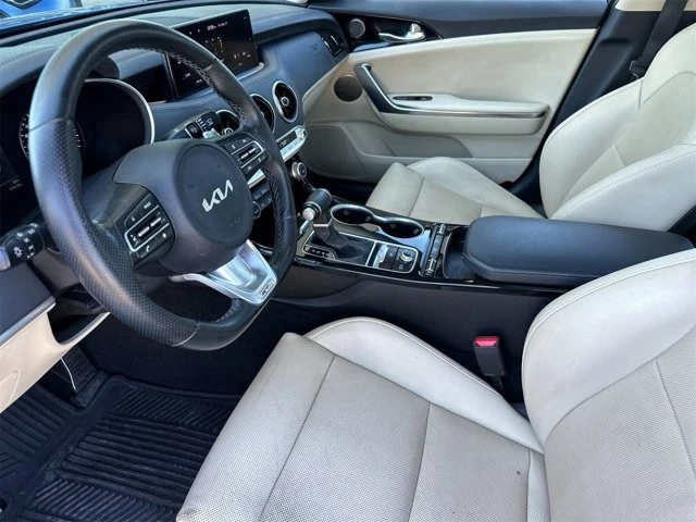 2023 Kia Stinger - Image 10 of 12