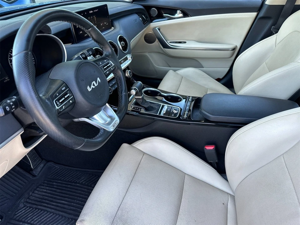 2023 Kia Stinger - Image 10 of 12